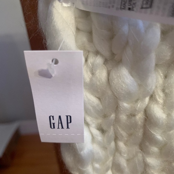 GAP Scarf - Picture 3 of 5